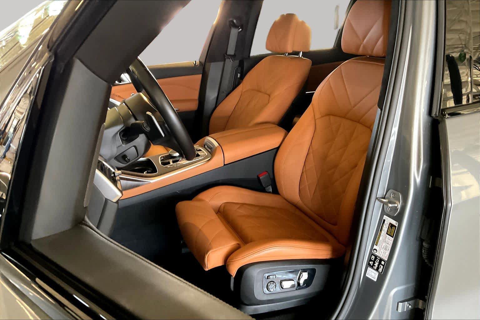 Used 2024 BMW X7 xDrive40i w/ M Sport Package AWD/4WD image 7