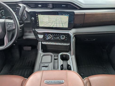 Used 2024 GMC Sierra 2500 Denali Ultimate AWD/4WD image 7