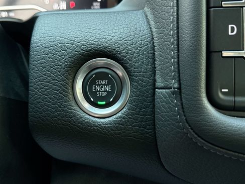 Used 2024 GMC Yukon XL Denali AWD/4WD image 22