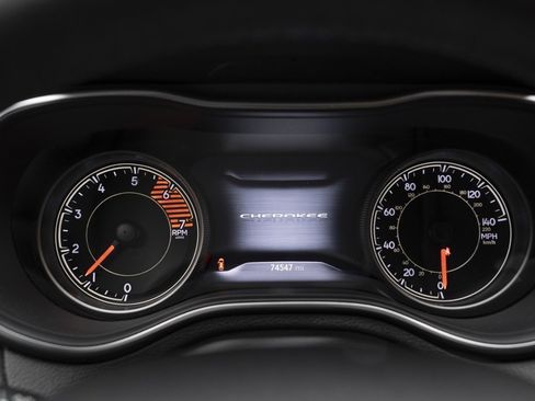 Used 2019 Jeep Cherokee Limited image 22