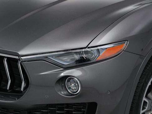 Certified 2023 Maserati Levante GT AWD/4WD image 9