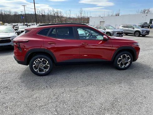 New 2026 Chevrolet Trax LT w/ Sunroof Package FWD image 7
