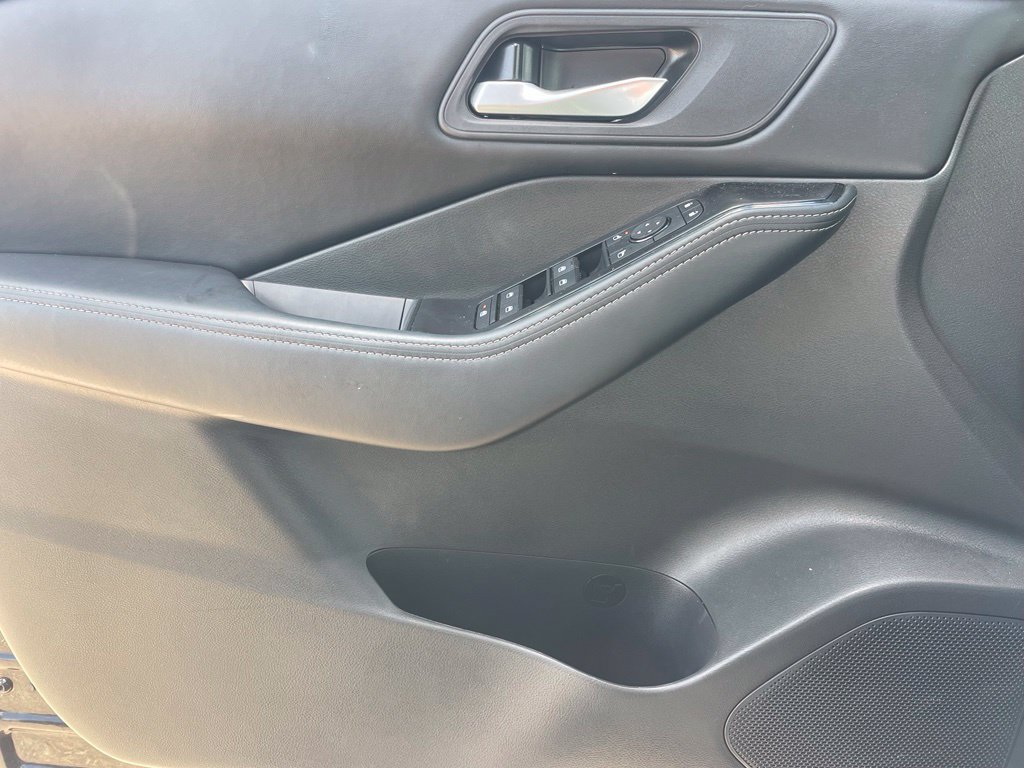 Used 2026 Nissan Rogue SV FWD image 12