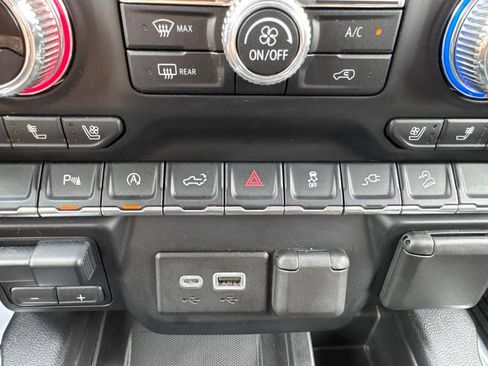 Used 2020 GMC Sierra 1500 AT4 w/ AT4 Premium Package AWD/4WD image 18
