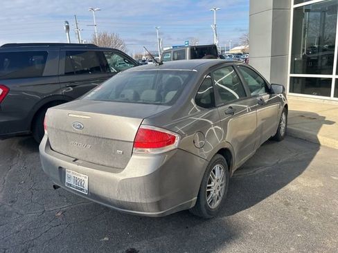 Used 2010 Ford Focus SE image 6