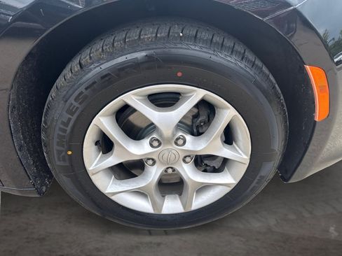 Used 2019 Chrysler Pacifica Limited FWD image 14
