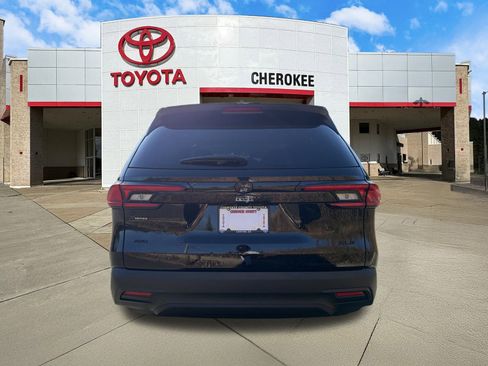 Used 2026 Toyota Grand Highlander XLE image 6