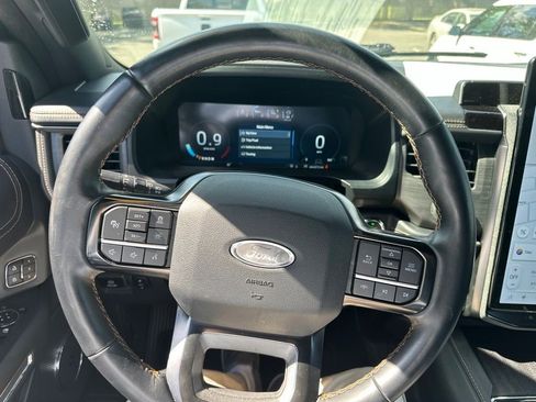Used 2023 Ford Expedition Platinum AWD/4WD image 2
