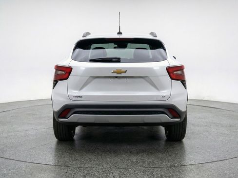 Used 2025 Chevrolet Trax LT image 7