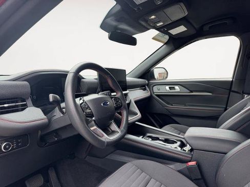 Certified 2025 Ford Explorer ST-Line RWD image 9