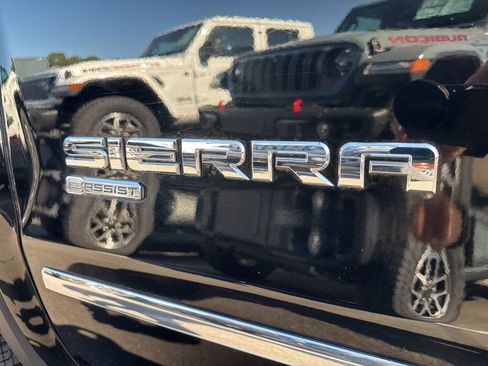Used 2018 GMC Sierra 1500 SLT w/ Enhanced Driver Alert Package image 16