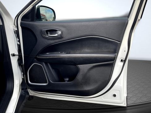 Used 2020 Jeep Compass Latitude image 24