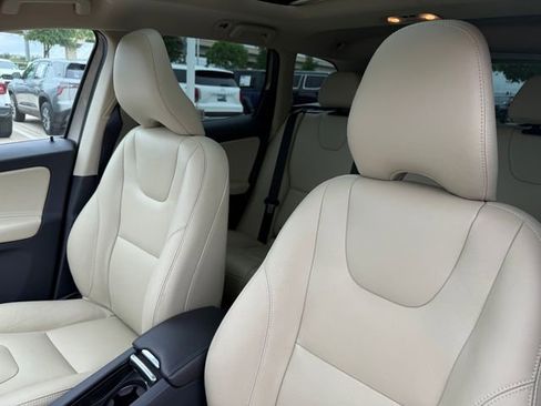 Used 2017 Volvo XC60 T5 Inscription w/ Preferred Option Package AWD/4WD image 16