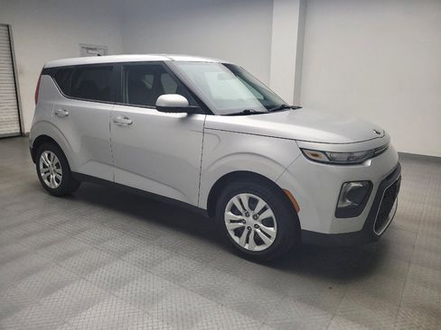 Used 2020 Kia Soul LX FWD image 11