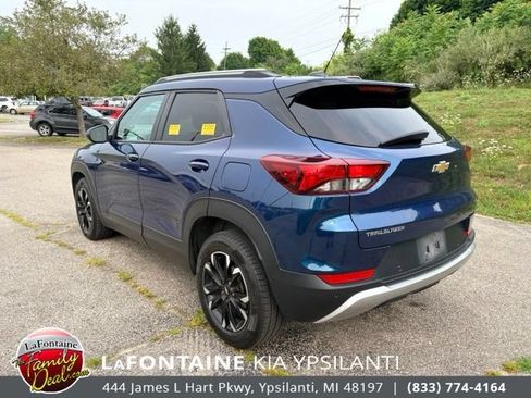 Used 2021 Chevrolet TrailBlazer LT w/ Convenience Package FWD image 3