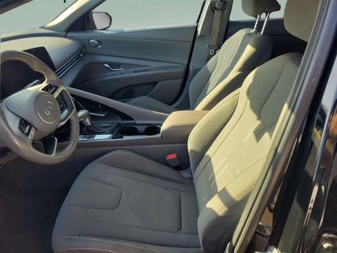 Used 2023 Hyundai Elantra SEL w/ Convenience Package FWD image 10