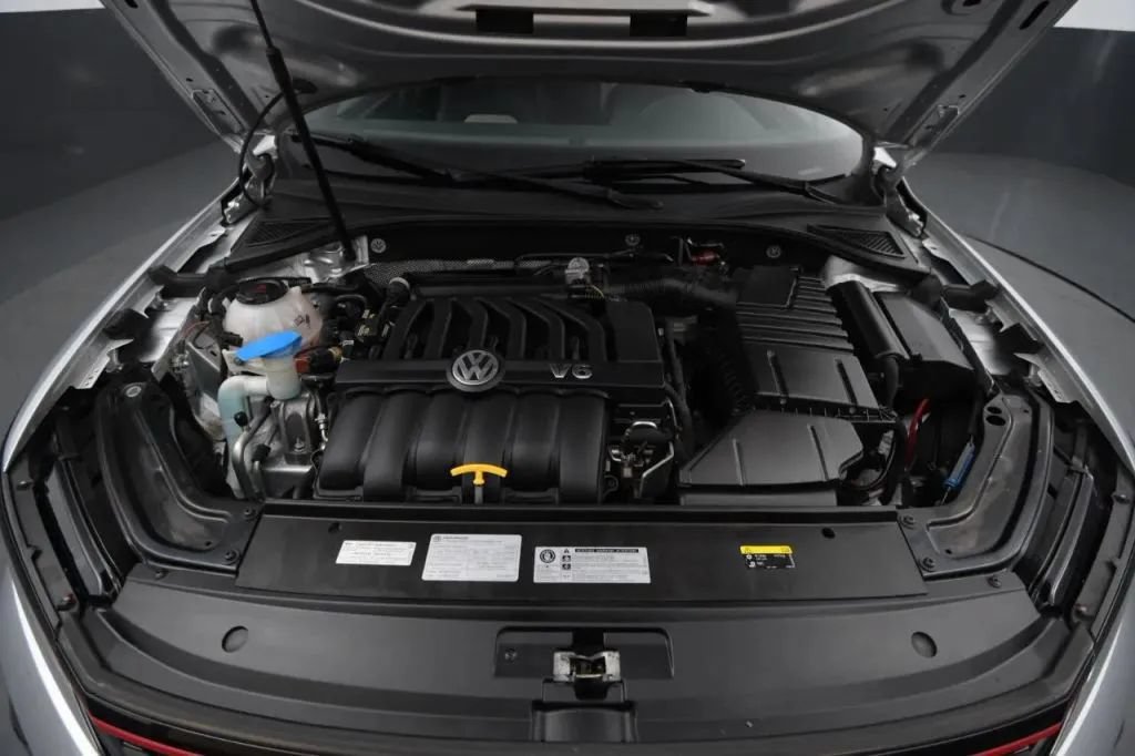 Used 2018 Volkswagen Passat GT FWD image 15
