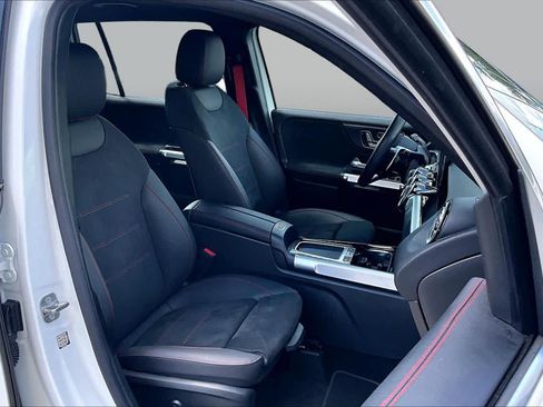 Used 2025 Mercedes-Benz GLB 35 AMG 4MATIC image 17