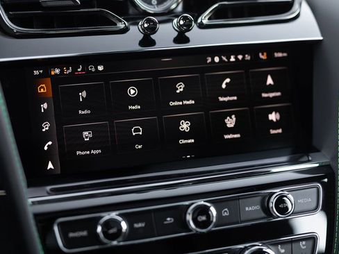 Used 2025 Bentley Bentayga AWD/4WD image 47