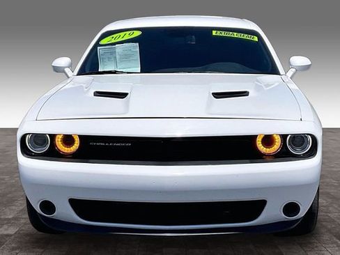 Used 2019 Dodge Challenger SXT RWD image 3