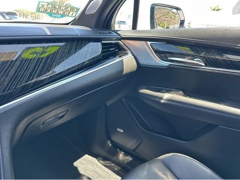 Certified 2025 Cadillac XT6 Premium Luxury w/ Technology Package FWD image 15