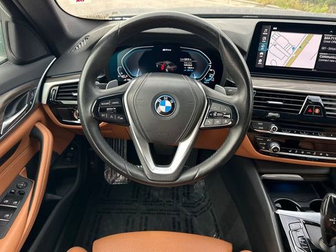 Used 2023 BMW 530e w/ Convenience Package RWD image 15