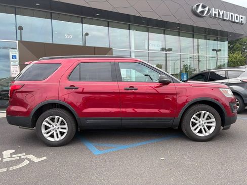 Used 2017 Ford Explorer 4WD image 3