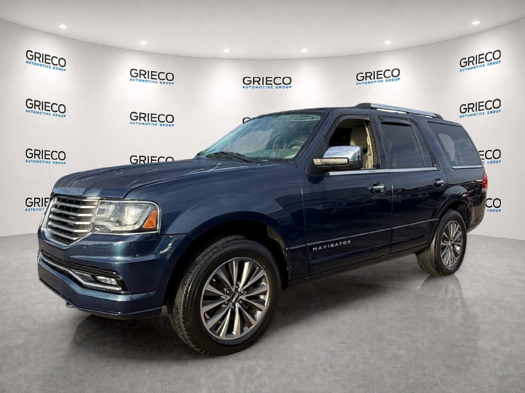 Used 2017 Lincoln Navigator Select RWD image 3