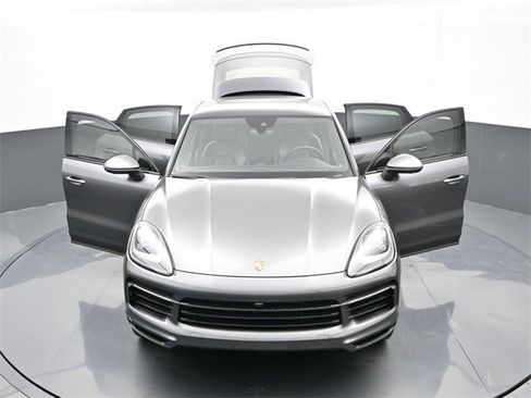 Used 2021 Porsche Cayenne Coupe w/ Premium Package image 34