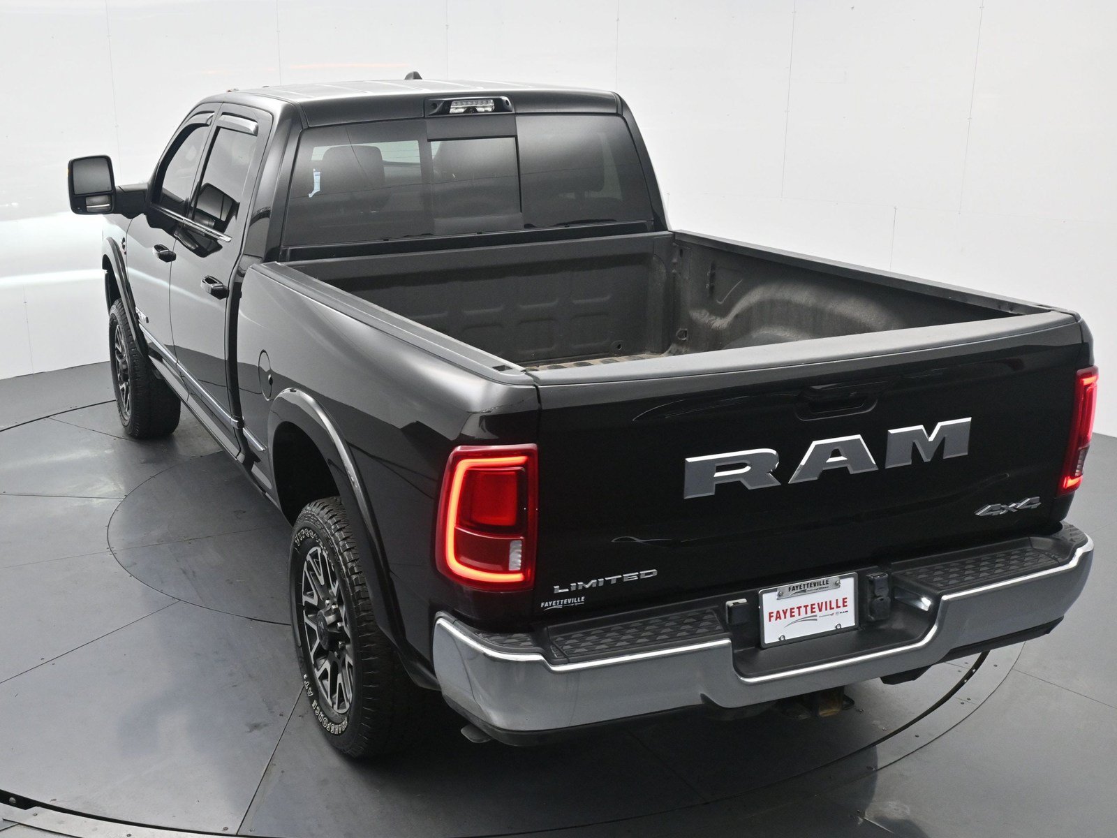 Used 2025 RAM 2500 Limited AWD/4WD image 22