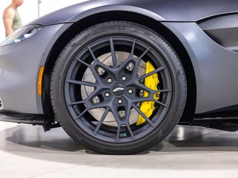 Used 2022 Aston Martin V8 Vantage Coupe RWD image 19