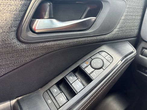 Used 2021 Nissan Rogue SV AWD/4WD image 19