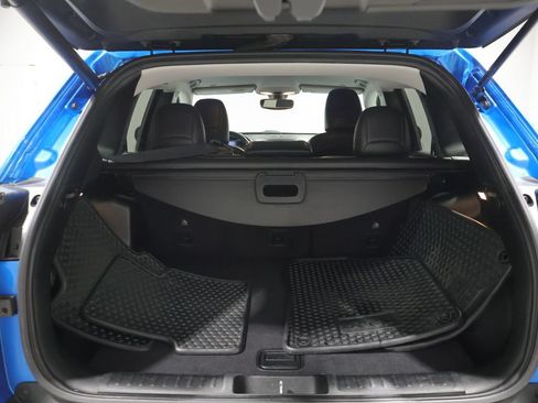 Used 2019 Jeep Cherokee Trailhawk AWD/4WD image 4