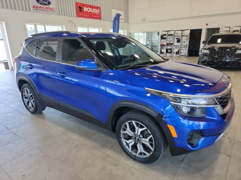 Used 2021 Kia Seltos EX AWD/4WD image 3