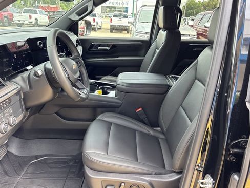 Used 2025 Chevrolet Suburban LT AWD/4WD image 16