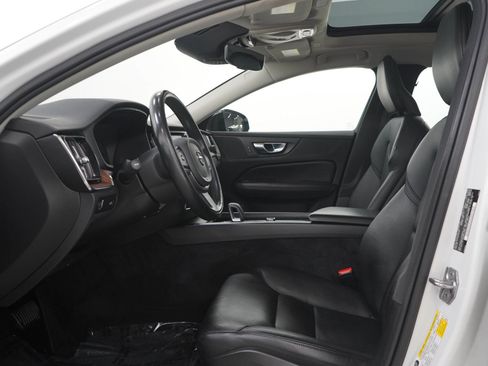 Used 2022 Volvo S60 B5 Momentum w/ Premium Package AWD/4WD image 22