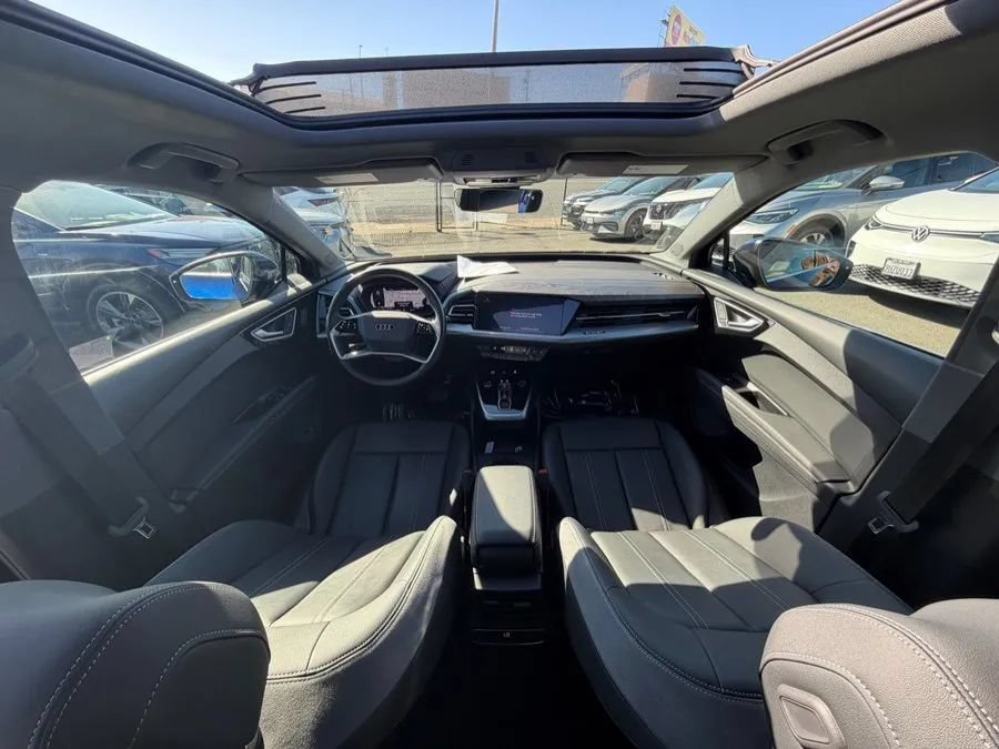 Used 2023 Audi Q4 e-tron Prestige AWD/4WD image 18