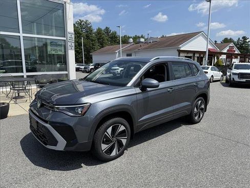 New 2026 Volkswagen Taos SE AWD/4WD image 2
