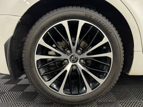 Used 2019 Toyota Camry FWD image 8
