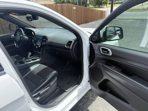 Used 2020 Jeep Grand Cherokee Altitude image 9