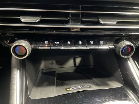 Used 2025 Chevrolet Traverse LT AWD/4WD image 19