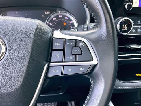 Used 2023 Toyota Highlander XLE AWD/4WD image 24