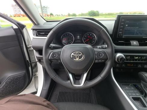 Used 2022 Toyota RAV4 XLE w/ XLE Grade Weather Package AWD/4WD image 25