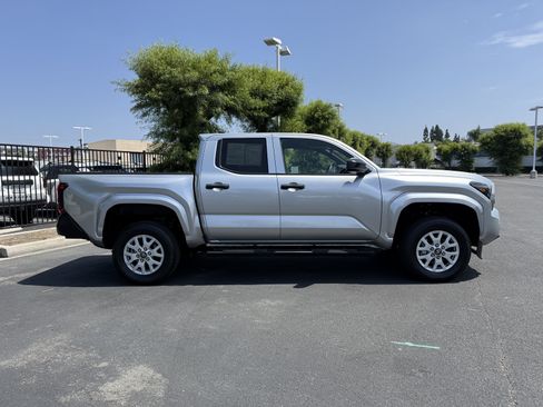 Certified 2025 Toyota Tacoma SR w/ SR Upgrade Package RWD image 6