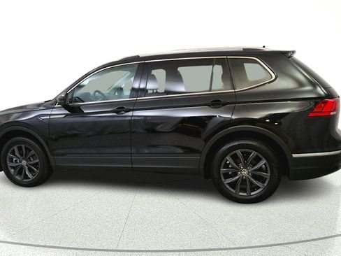 Used 2022 Volkswagen Tiguan SE w/ Panoramic Sunroof Package FWD image 4