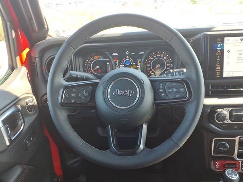 Used 2026 Jeep Wrangler Unlimited Rubicon w/ Safety Group AWD/4WD image 6