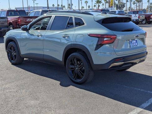 Used 2024 Chevrolet Trax ACTIV w/ Sunroof Package image 4