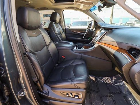 Used 2019 Cadillac Escalade Luxury AWD/4WD image 46