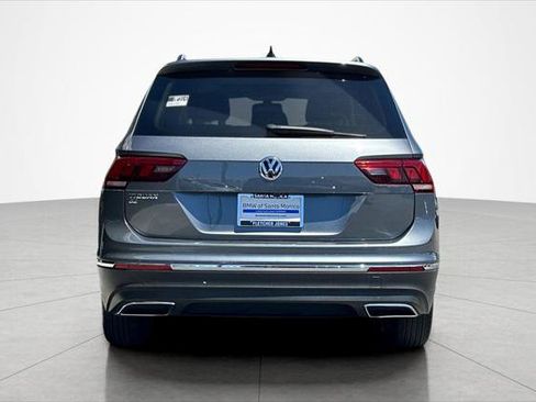 Used 2020 Volkswagen Tiguan SE w/ Panoramic Sunroof Package FWD image 4