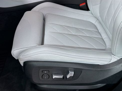 Used 2025 BMW X5 xDrive50e w/ Parking Assistance Package image 20